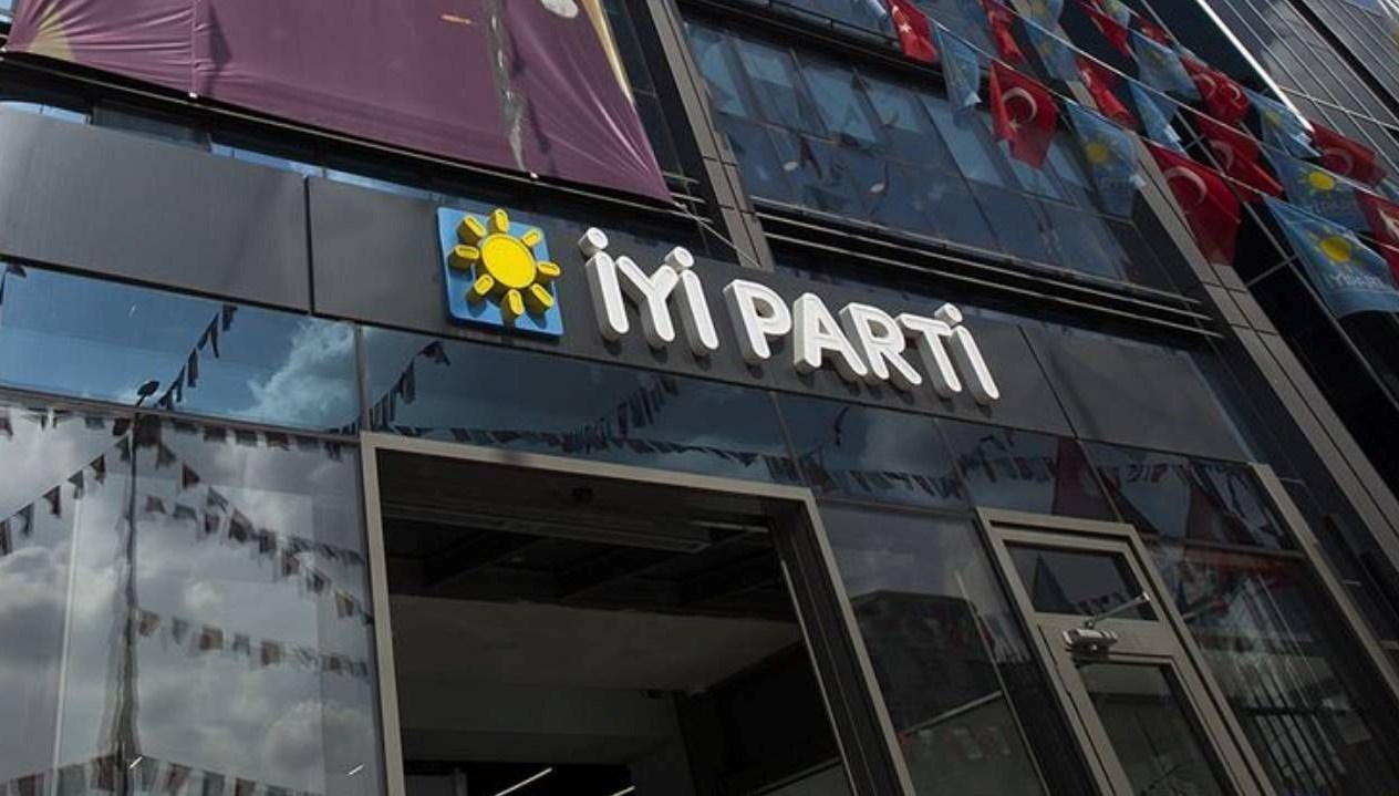 iyi partide istifa sakarya il baskani ve 6 ilce baskani gorevi birakti VRkb2D92