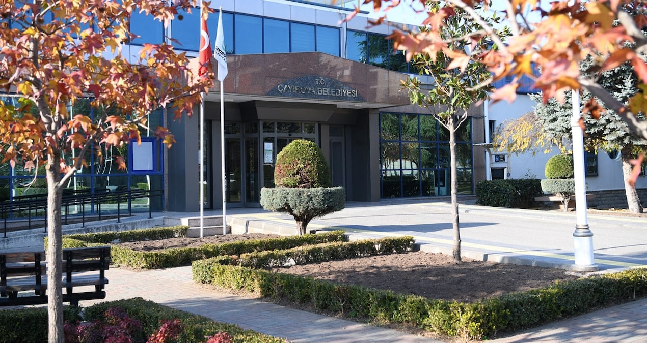 kamu aracina kiz servisi kacak yapiya sessizlik valilik sorusturma yok dedi lABqPN7f