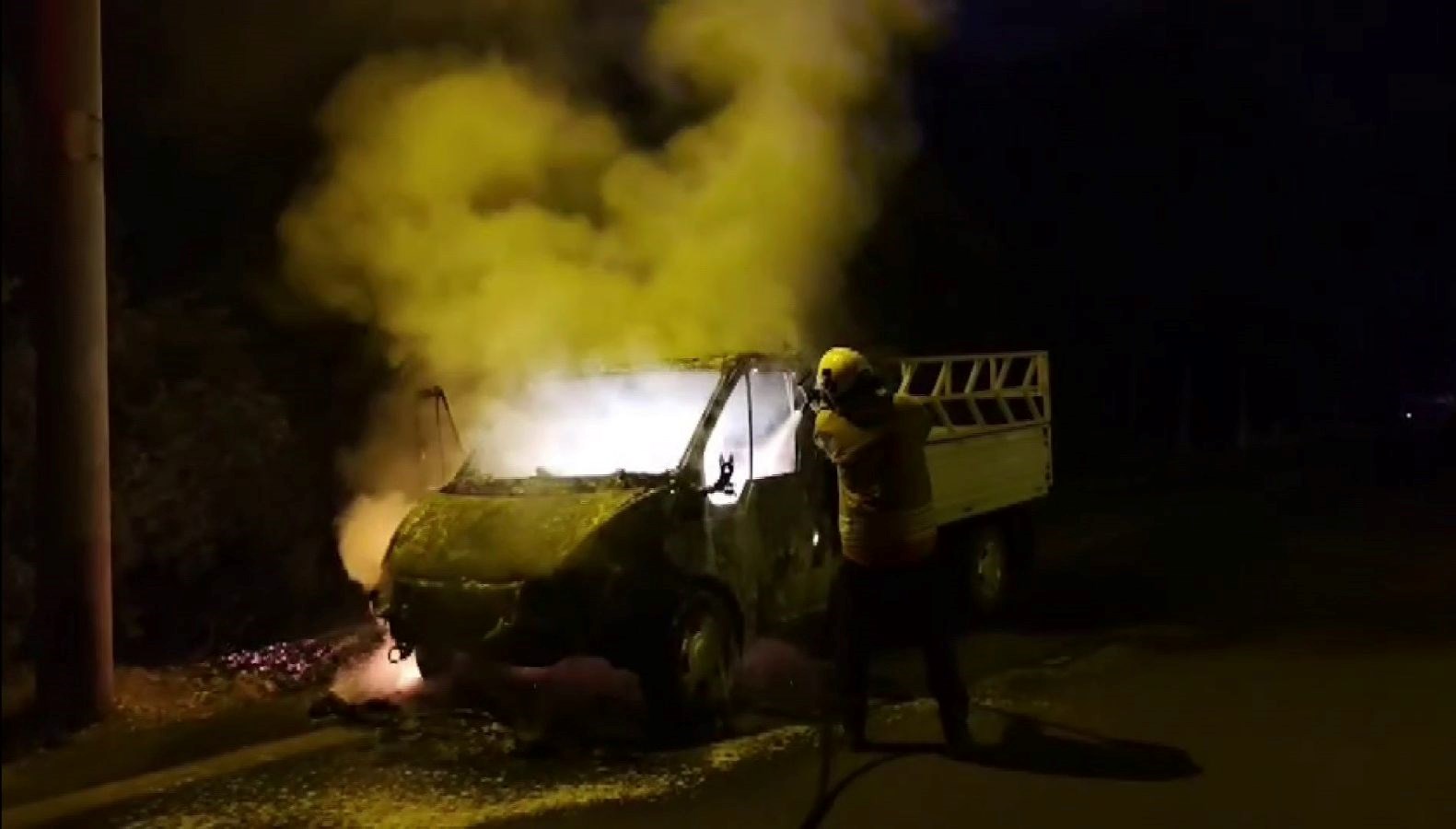 kamyonet alev aldi mTiuF48t