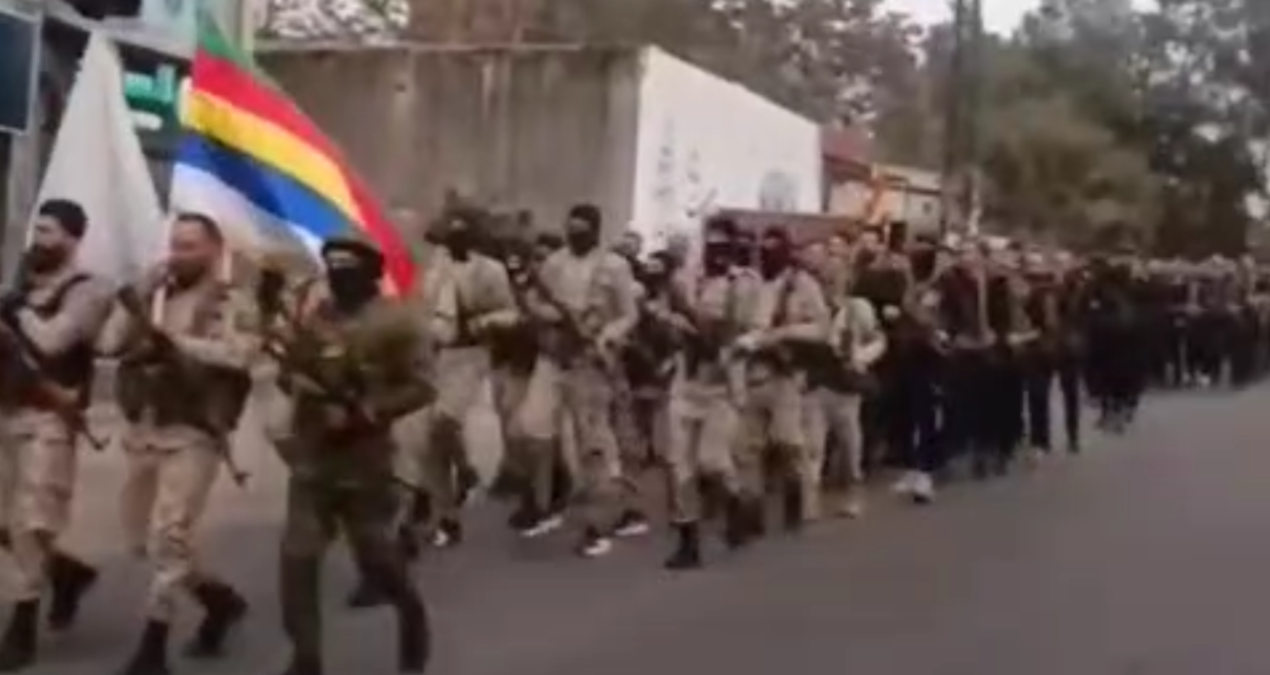 trump erdogan suriyeyi aldi derken ayrilikcilar askeri gecit toren yapti SUUNaMG6