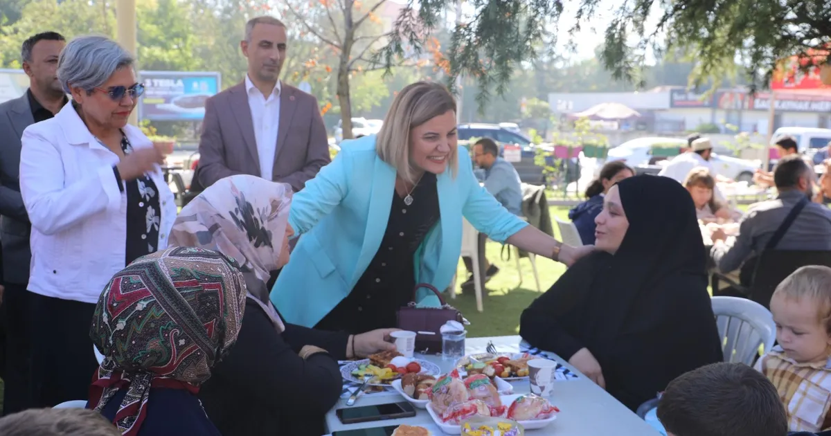 izmitte din gorevlileri aileleriyle agirlandi dQjRnrAQ