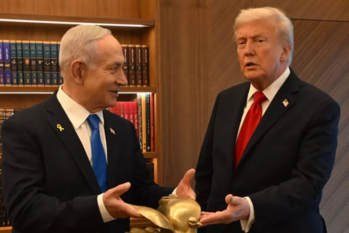 netanyahudan trumpa dikkat ceken hediye ecgDx8NR.jpg