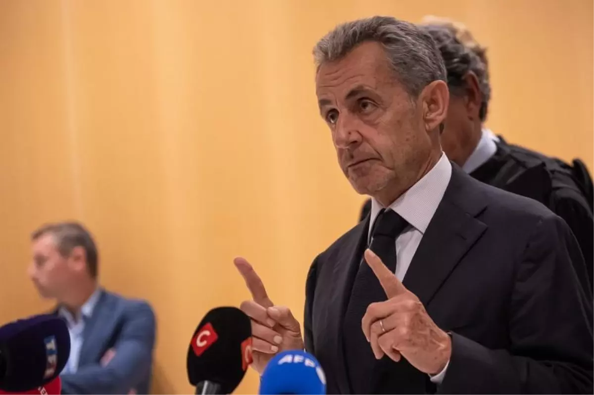 nicolas sarkozy cezaevine girdi ffkVdfjj.jpg