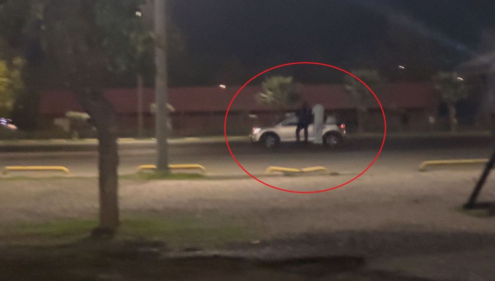 samsunda kazaya davetiye hareket halindeki aracin uzerine ciktilar CuDuOQfB