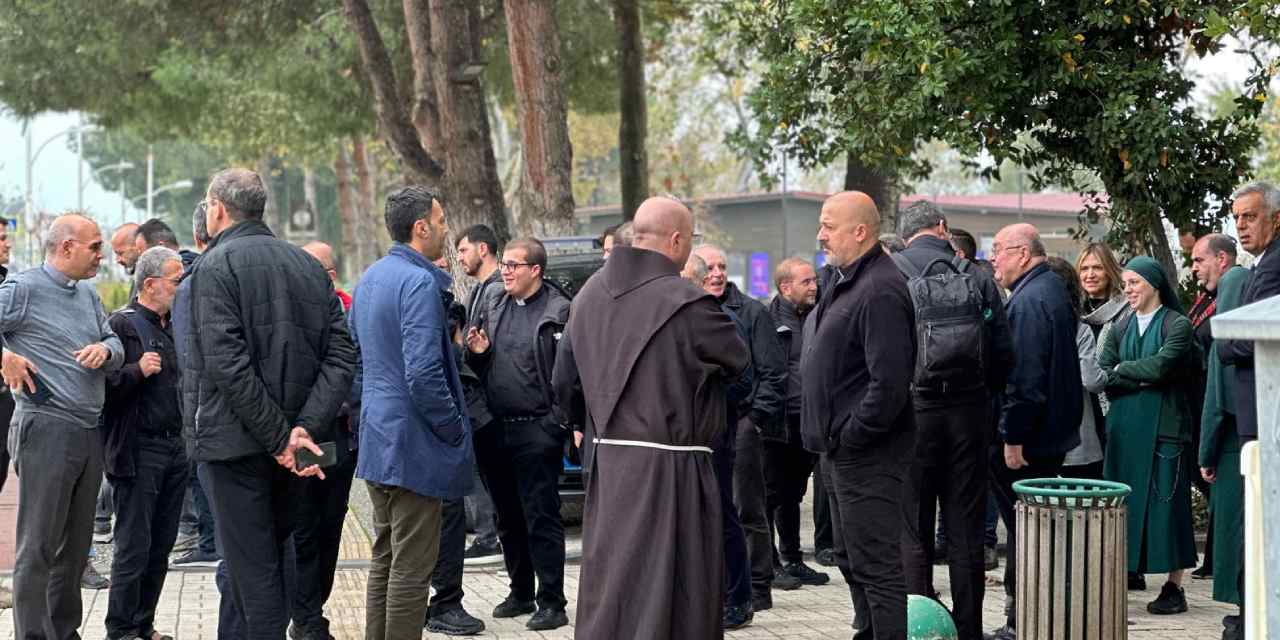 vatikan heyeti iznikte DtJvZcmY.jpg