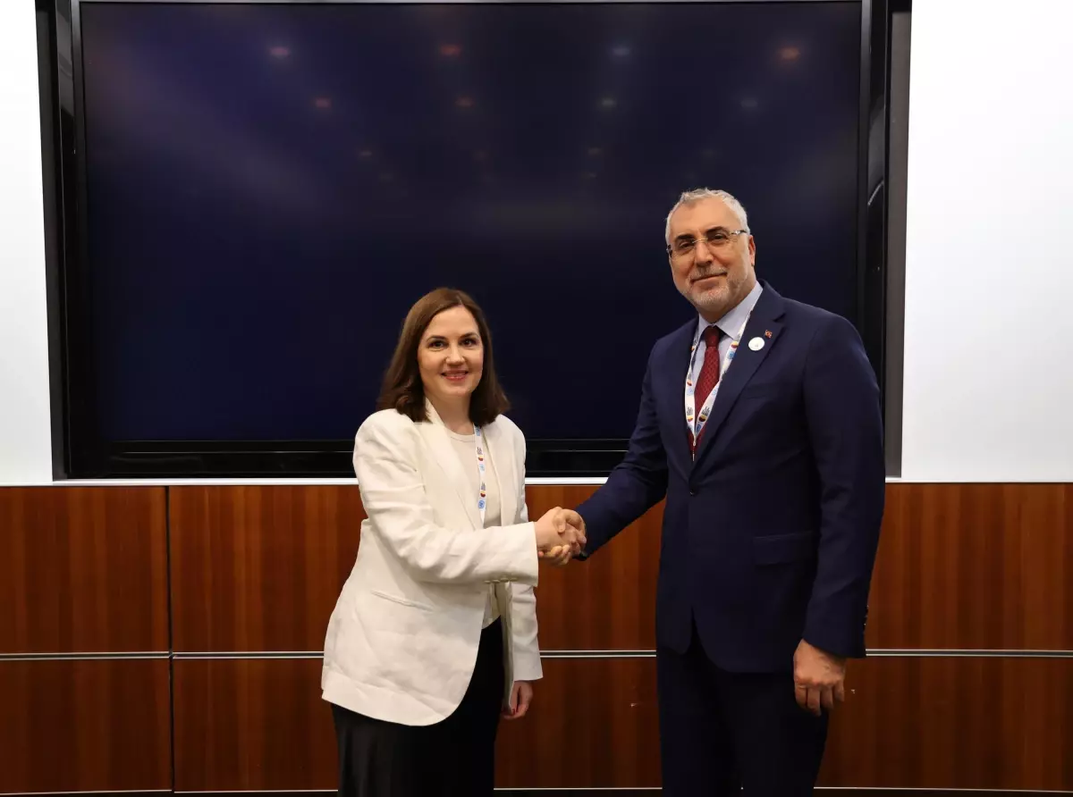 vedat isikhan katarda finlandiya sosyal guvenlik bakani ile gorustu OHKlGaH5.jpg