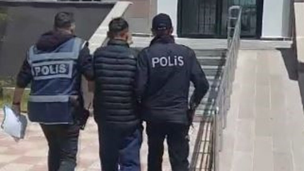 Sivas’ta Hırsızlık Suçundan Aranan Şahıs Yakalandı