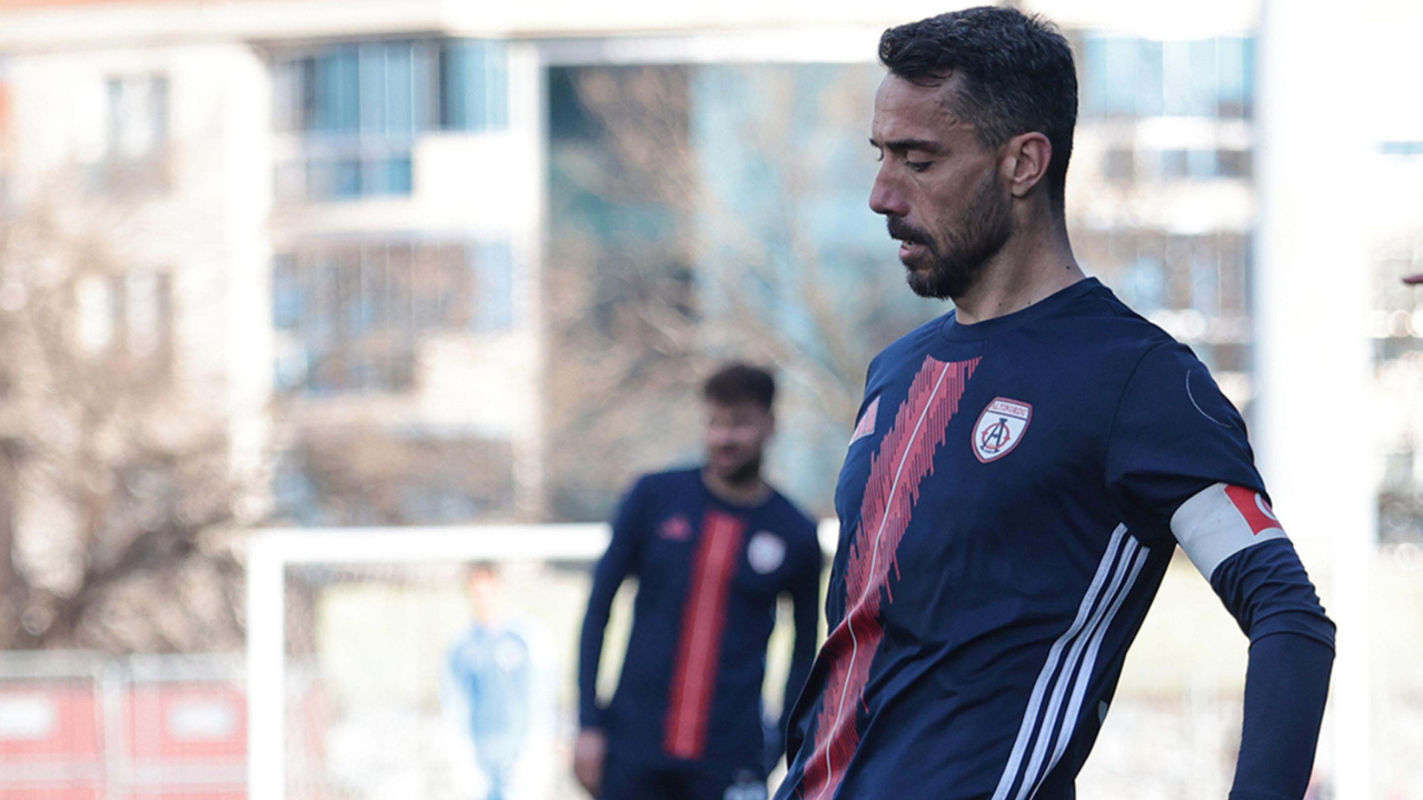 37 yasinda emekli olup kramponlarini ogluna devretti apbJcUH4