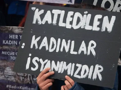 Arnavutkoyde dehset bosandigi esi ve oglunu oldurup intihar etti njUWTL8G