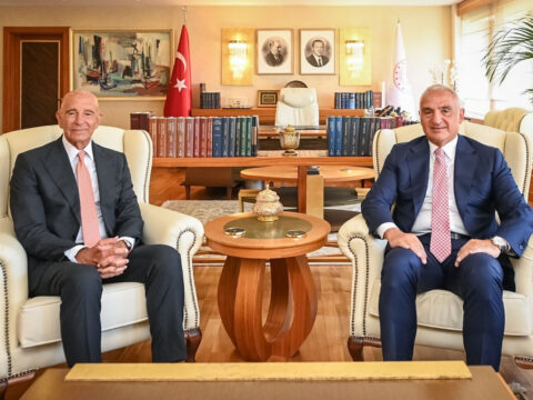 Kultur ve turizm bakani mehmet nuri ersoy abd buyukelcisi tom barracki kabul etti DFbzsx1Q
